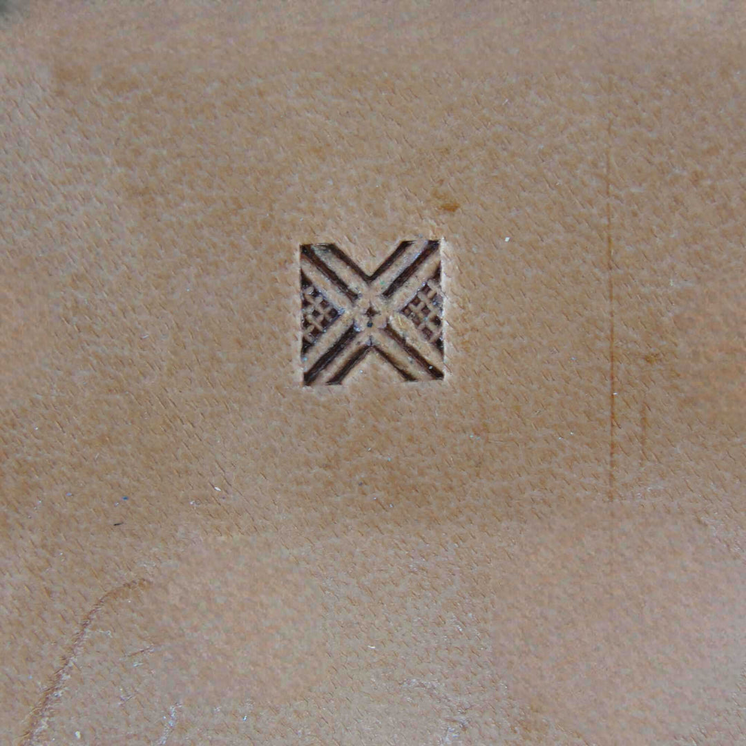 838 Small Geometric [USED]