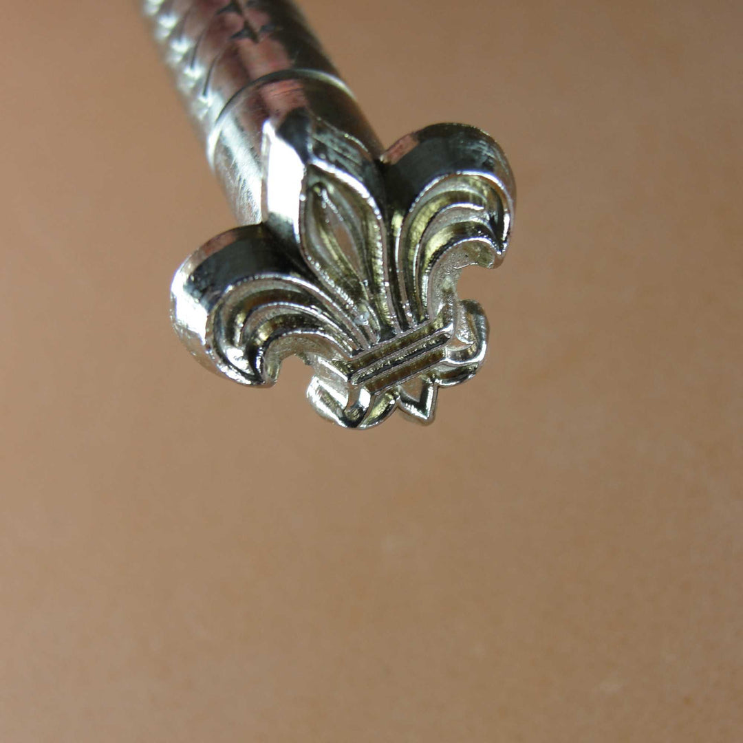 187 Fleur-de-lis [USED]