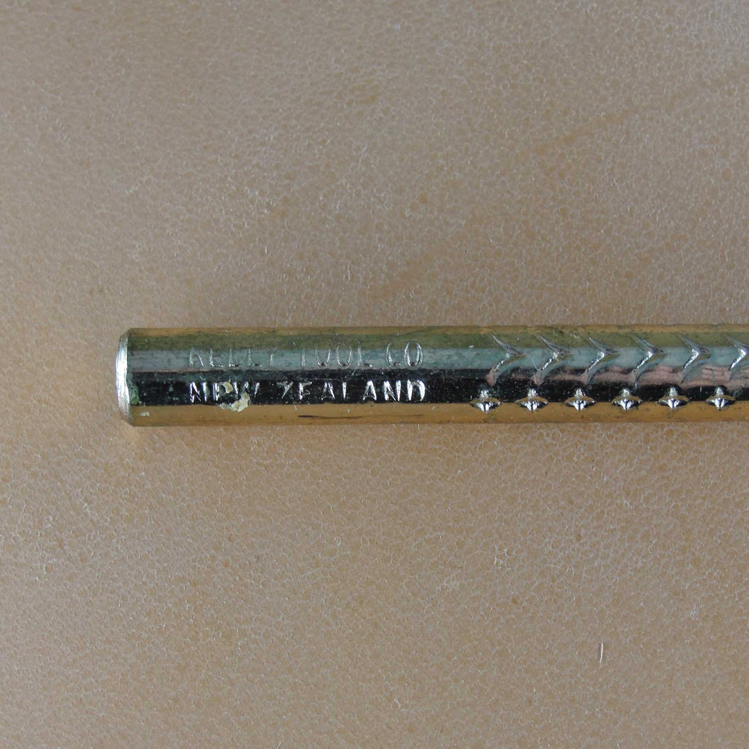 208 Geometric Border [USED]