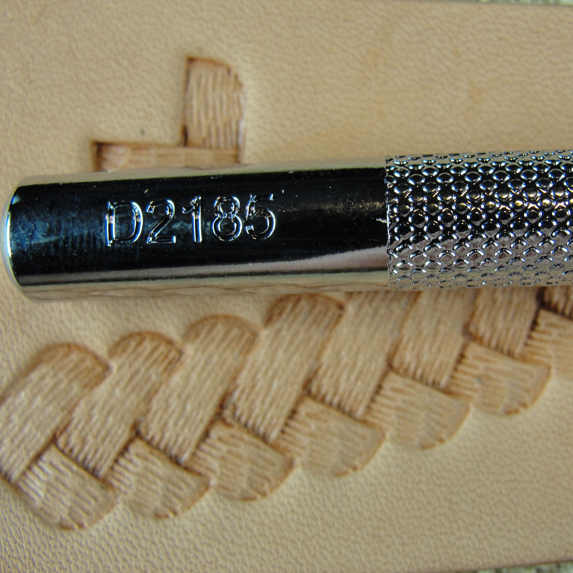 D2185 Textured Braid / Rope Border Leather Stamp | Pro