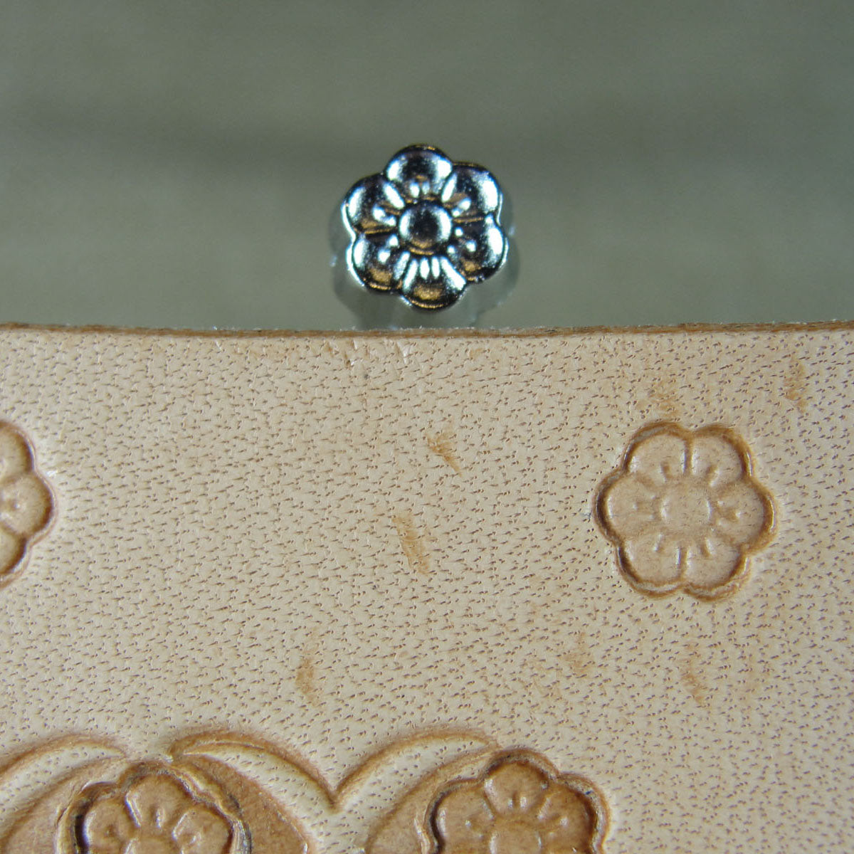 D617 Small Flower Leather Stamping Tool | Pro Leather Carvers