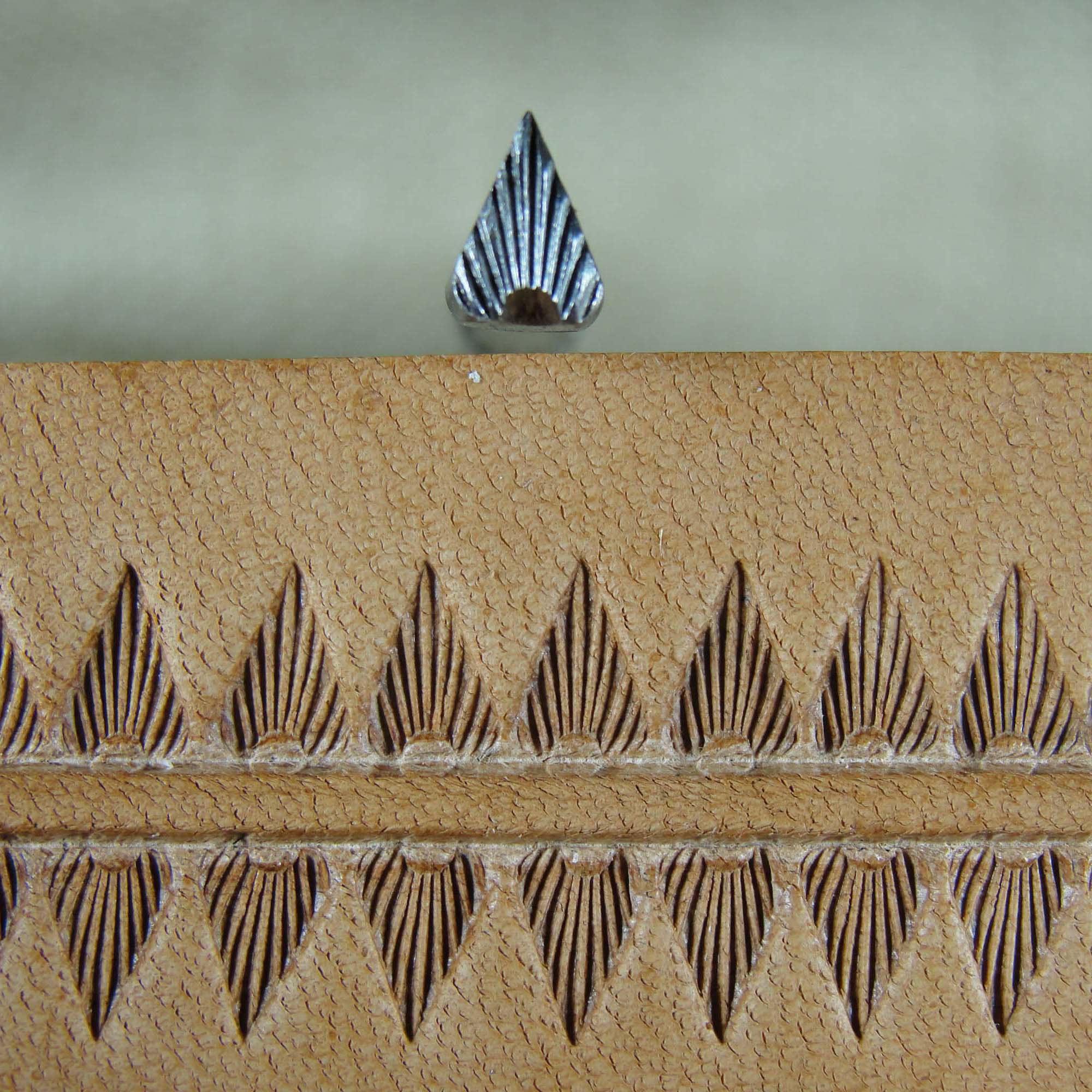 Vintage Leather Tool - Triangle Border Stamp | Pro Leather Carvers