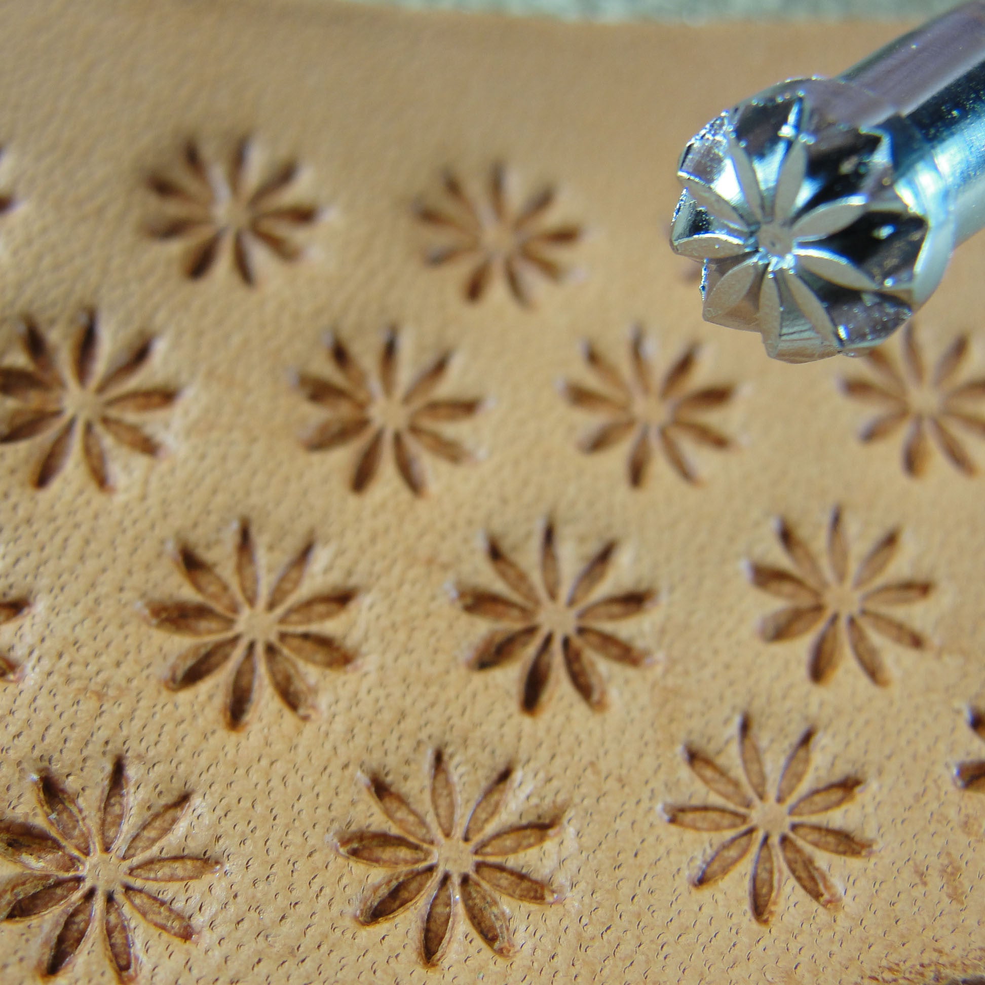 flowerプロフ O22 Small Flower Leather Stamp - Craft Japan | Pro Leather