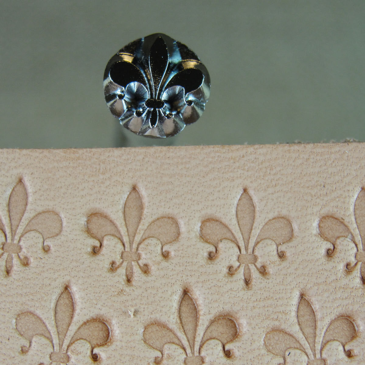 O40 Fleur-de-lis Flower Leather Stamping Tool | Pro Leather Carvers