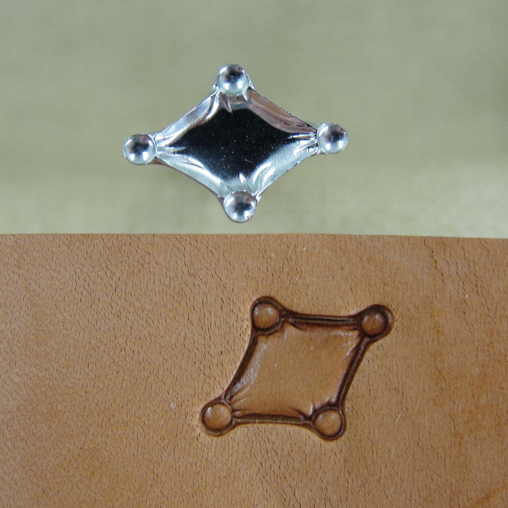【美品】木製パター　刻印入り&quot;HAND MADE IN SCOTLAND&quot; Small Quilted Geometric Pattern Stamp, Stainless | Pro