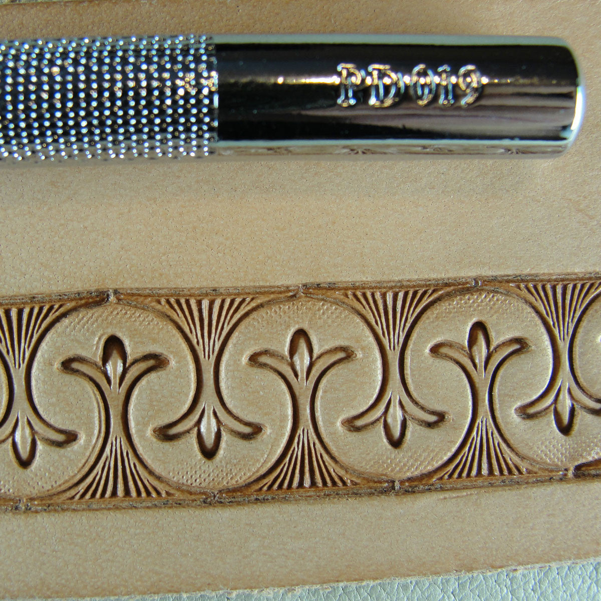 Crown Serpentine Border Leather Stamp | Pro Leather Carvers